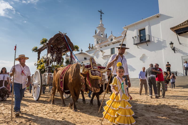 EL ROCIO, ANDALOUSIE, ESPAGNE - 22 mai : Romeria après visite du sanctuaire va au village photos libres de droits