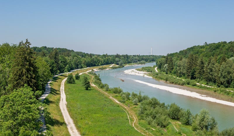 El río Isar en Munich en Baviera foto de archivo El río Isar en Munich en Baviera foto de archivo