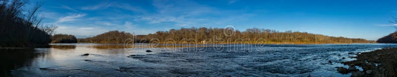 El río Potomac al oeste de Washington imagen de archivo libre de regalías El río Potomac al oeste de Washington imagen de archivo libre de regalías