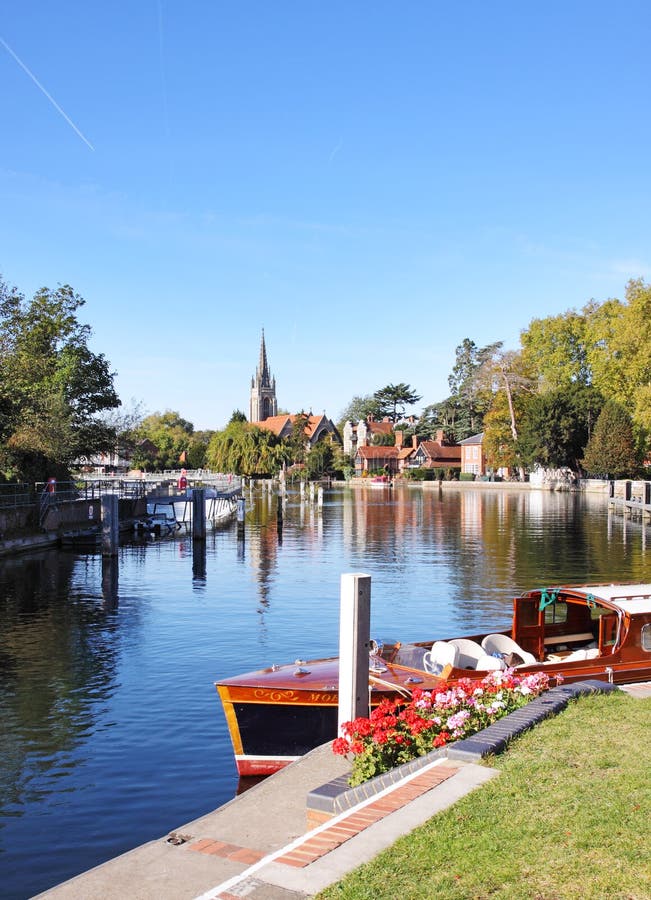 El río Thames en Marlow imágenes de archivo libres de regalías El río Thames en Marlow imágenes de archivo libres de regalías