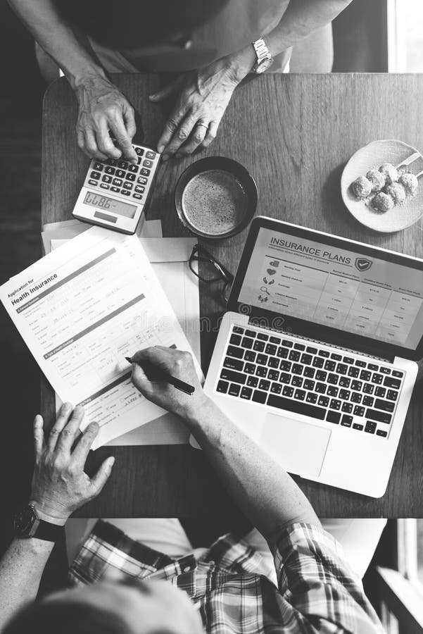 El seguro mayor de los pares llama al consultor Concept imágenes de archivo libres de regalías El seguro mayor de los pares llama al consultor Concept imágenes de archivo libres de regalías