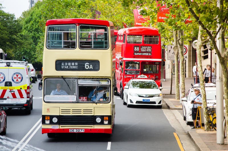 El servicio de autobuses del vintage del autobús de dos pisos de Kowloon que corre en Sydney Él ` s un servicio especial solament fotos de archivo El servicio de autobuses del vintage del autobús de dos pisos de Kowloon que corre en Sydney Él ` s un servicio especial solament fotos de archivo