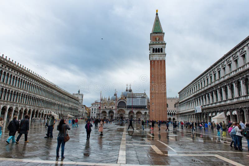 El St inundado marca el cuadrado en Venecia, Italia fotos de archivo libres de regalías El St inundado marca el cuadrado en Venecia, Italia fotos de archivo libres de regalías