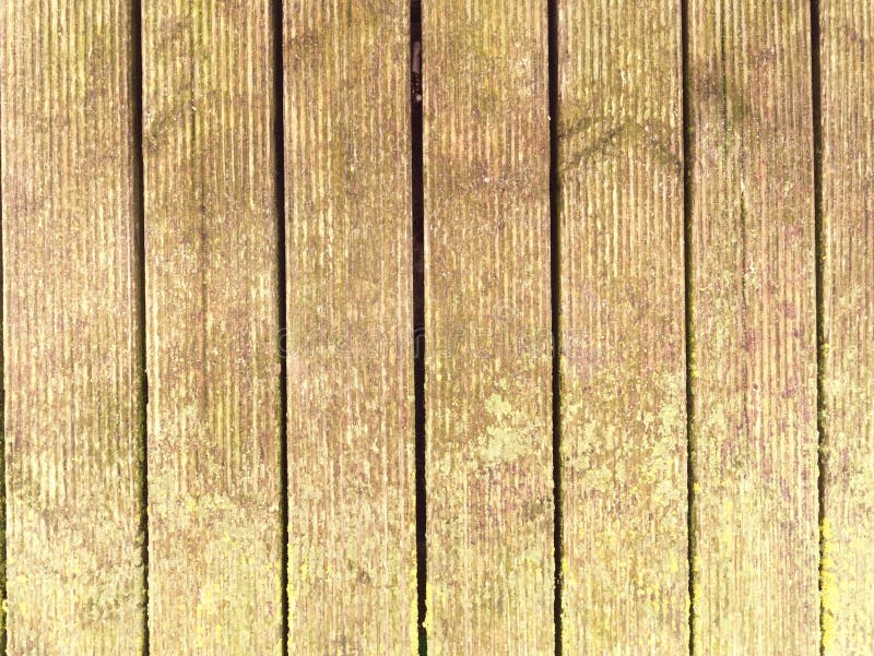 El tablero de madera duro mojado con la erosión se opone a la superficie Piso de madera del embarcadero de la playa imagen de archivo El tablero de madera duro mojado con la erosión se opone a la superficie Piso de madera del embarcadero de la playa imagen de archivo