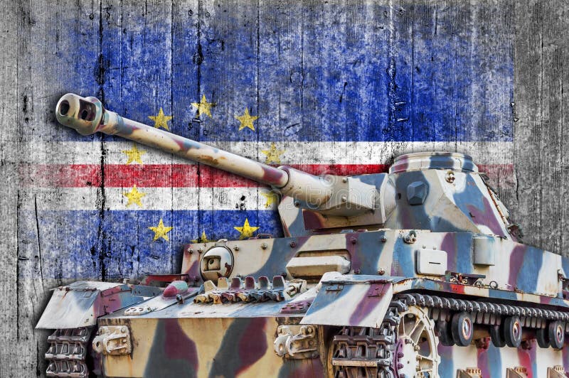 El tanque militar con la bandera concreta de Cabo Verde fotografía de archivo El tanque militar con la bandera concreta de Cabo Verde fotografía de archivo