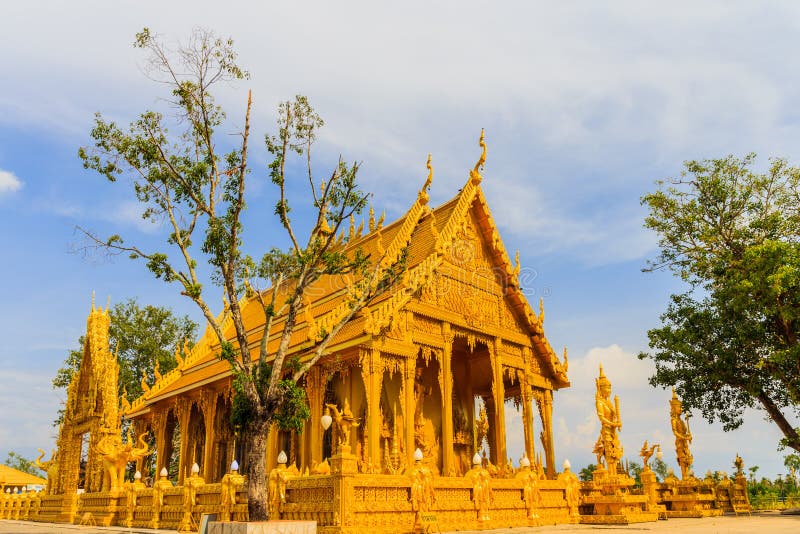 El templo de oro Wat Paknam Jolo fotos de archivo El templo de oro Wat Paknam Jolo fotos de archivo