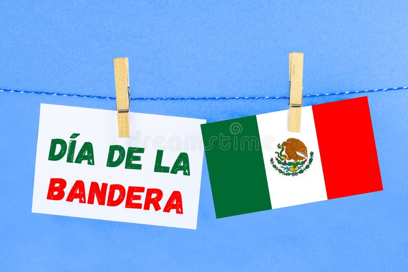 El texto en español: el día de la bandera Texto con la bandera de México imágenes de archivo libres de regalías El texto en español: el día de la bandera Texto con la bandera de México imágenes de archivo libres de regalías