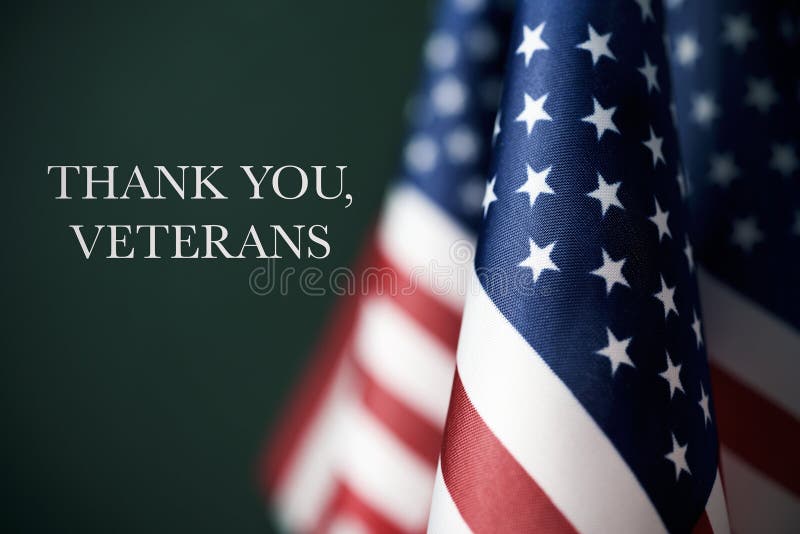 El texto le agradece los veteranos y las banderas americanas