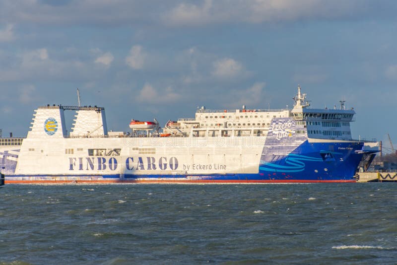 El transbordador 'Cargo Finlandia' de la línea Eckero sale a Tallin Rusia, Estonia, 30 de noviembre de 2011 imagenes de archivo El transbordador 'Cargo Finlandia' de la línea Eckero sale a Tallin Rusia, Estonia, 30 de noviembre de 2011 imagenes de archivo