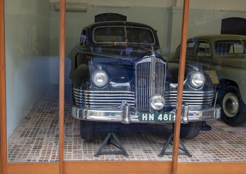 El vehículo ligero blindado ZIS-110 donó por Rusia para uso de presidente Ho Chi Minh en 1954 fotos de archivo El vehículo ligero blindado ZIS-110 donó por Rusia para uso de presidente Ho Chi Minh en 1954 fotos de archivo