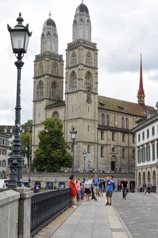 El viejo centro de ciudad de Zurich en Suiza imagen de archivo libre de regalías El viejo centro de ciudad de Zurich en Suiza imagen de archivo libre de regalías