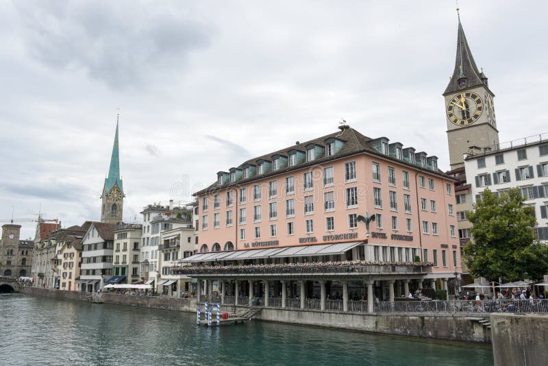 El viejo centro de ciudad de Zurich en Suiza imagen de archivo libre de regalías El viejo centro de ciudad de Zurich en Suiza imagen de archivo libre de regalías