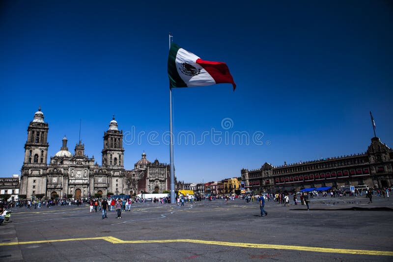 El Zocalo w Meksyk, z Katedralnym Mexico ci zdjęcie stock El Zocalo w Meksyk, z Katedralnym Mexico ci zdjęcie stock