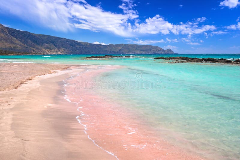 Elafonissi strand med rosa färgsand på Kreta