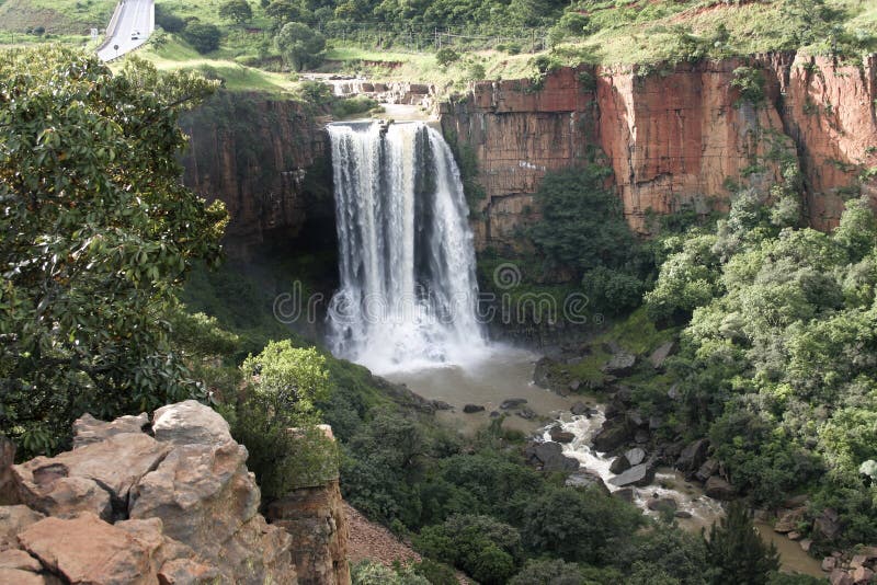 Elands Fluss-Wasserfall lizenzfreie stockfotos