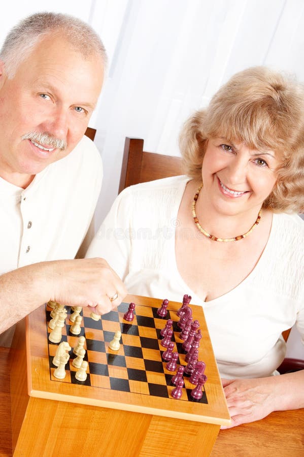 575 fotos de stock e banco de imagens de Old Couple Playing Chess