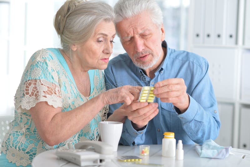Elderly couple with pills royalty free stock photo Elderly couple with pills royalty free stock photo
