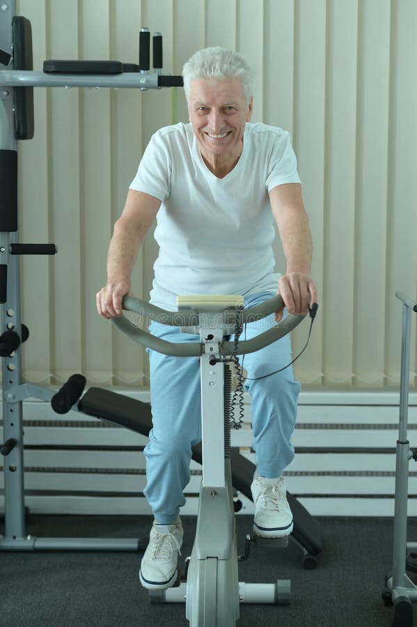 Elderly man in gym