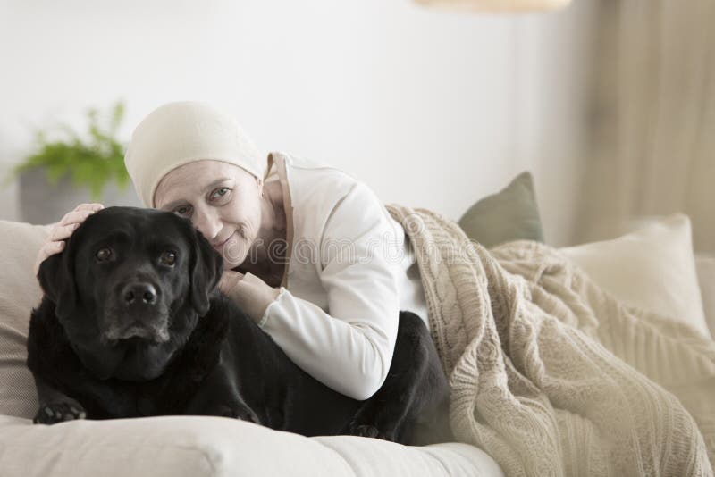 Woman with cancer hugging dog stock photography Woman with cancer hugging dog stock photography