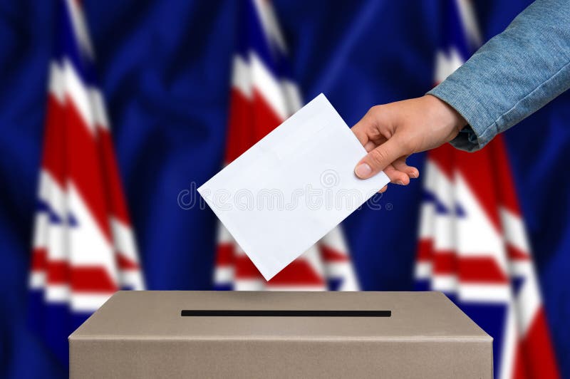 Elección en Reino Unido - votando en la urna fotos de archivo libres de regalías Elección en Reino Unido - votando en la urna fotos de archivo libres de regalías