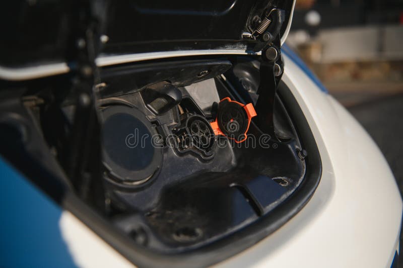 Electric Car Plug Fixing Hinged Lid Low Contact ,EV Connector Type 1