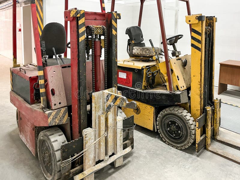 Electric Loader Selfpropelled Equipment of Increased Stability for