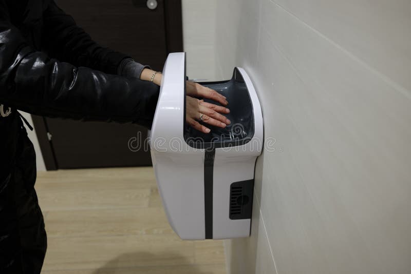 56 fotos de stock e banco de imagens de Air Hand Dryer - Getty