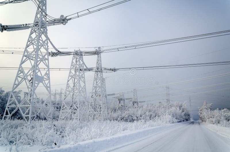 electrical-transmission-lines-high-voltage-power-winter-108570948.jpg (800×530)