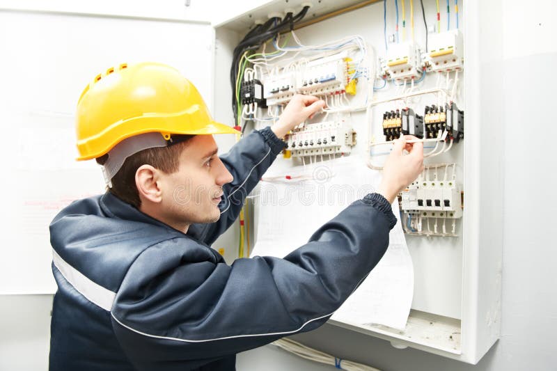 Electrician with drawing at power line box stock photography Electrician with drawing at power line box stock photography