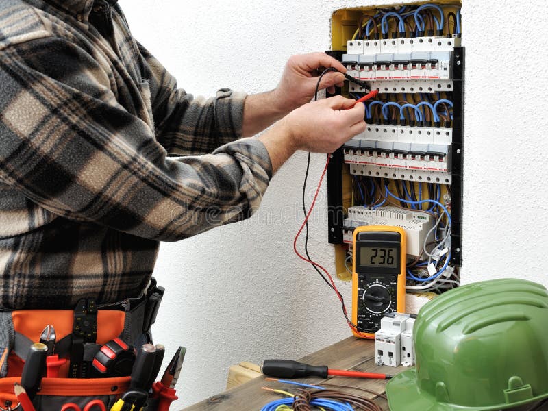 Manutenção elétrica na Asa Norte - Sousa Reparos