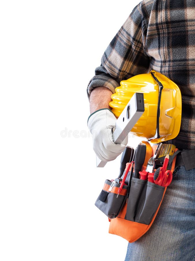 Herramientas en el cinturón para herramientas. el constructor está  sosteniendo una herramienta.