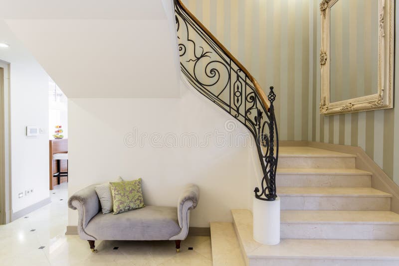 Elegancki schody z dekoracyjnym poręczem zdjęcia stock Elegancki schody z dekoracyjnym poręczem zdjęcia stock