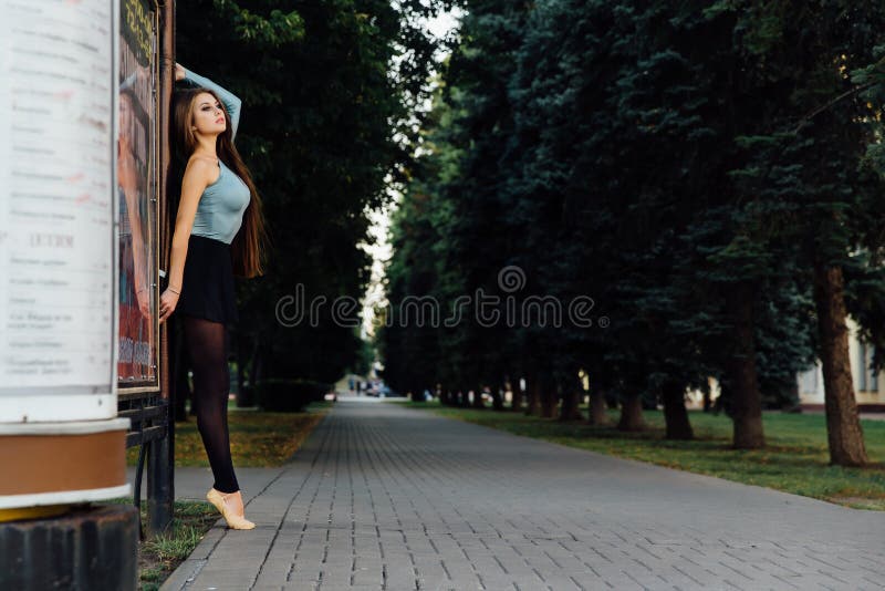 Elegant ballet dancer woman dancing ballet in the city royalty free stock images Elegant ballet dancer woman dancing ballet in the city royalty free stock images