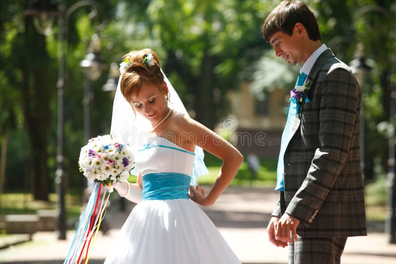 Elegant happy couple whith nice bouquet royalty free stock photography Elegant happy couple whith nice bouquet royalty free stock photography