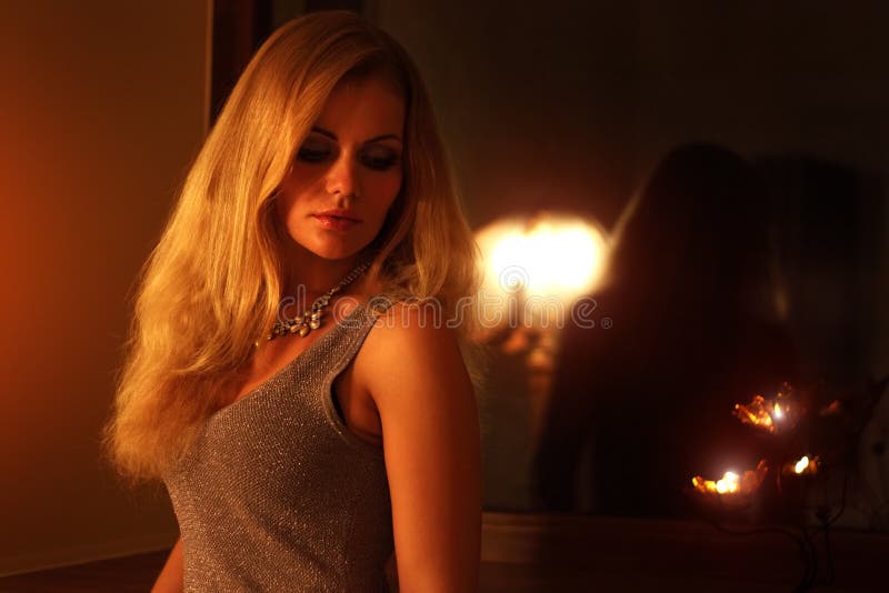 Elegant meisje stock afbeeldingen