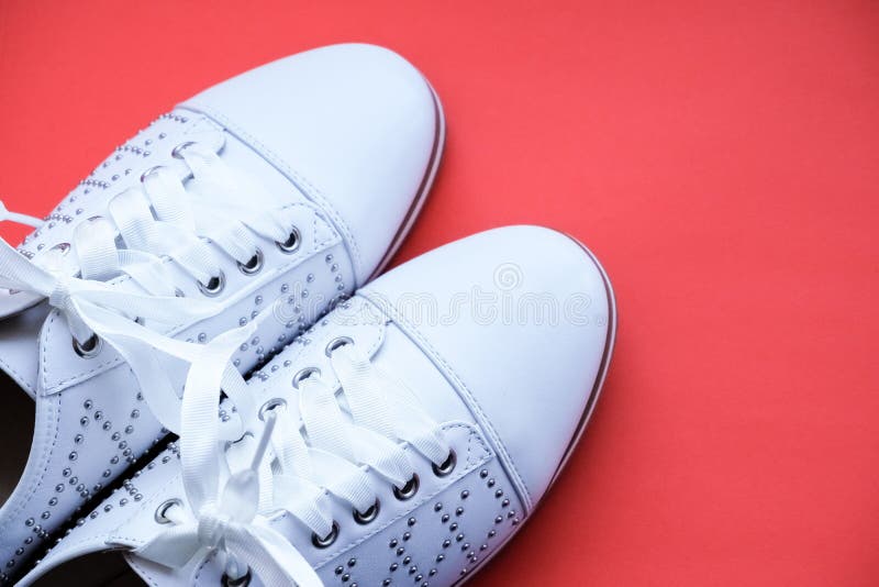 Fashionable Ankle Boots.Elegant outfit. CloseUp of stylish white leather boots isolated. City lifestyle. Female fashion. royalty free stock photos Fashionable Ankle Boots.Elegant outfit. CloseUp of stylish white leather boots isolated. City lifestyle. Female fashion. royalty free stock photos