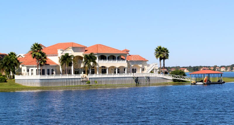 Elegant Suburban Mansion House on the Lake. stock images Elegant Suburban Mansion House on the Lake. stock images