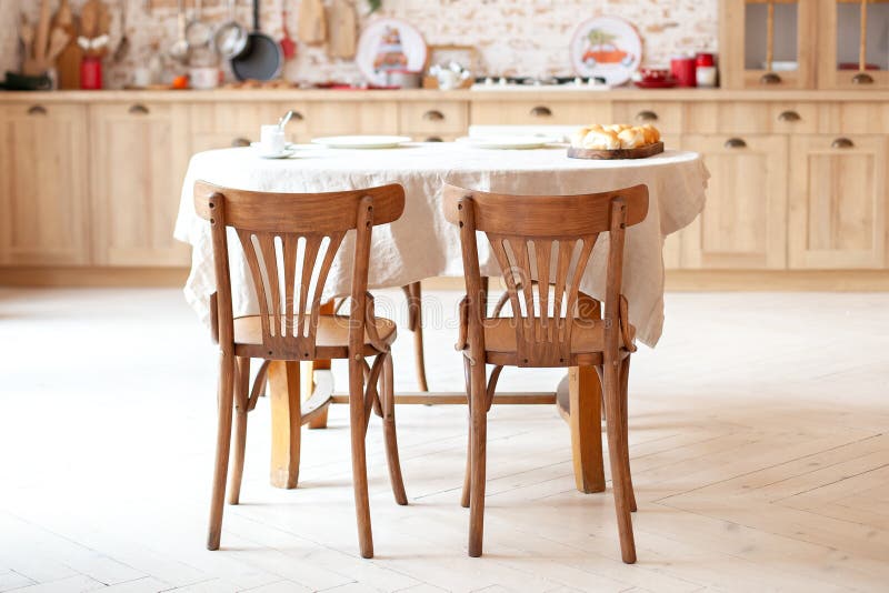 Silla de cocina de madera estilo clásico