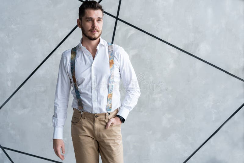 elegantt stiligt manbarn Manligt ta av ens kläder arkivfoto elegantt stiligt manbarn Manligt ta av ens kläder arkivfoto