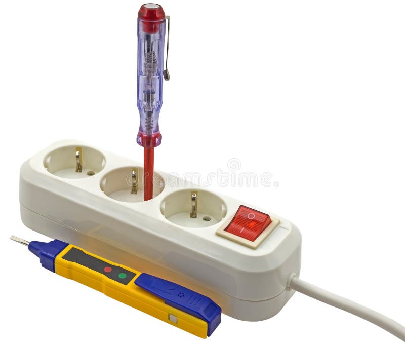 Elektrikerprüfung für Strom mit einem Spannungsprüfer lizenzfreies stockbild Elektrikerprüfung für Strom mit einem Spannungsprüfer lizenzfreies stockbild