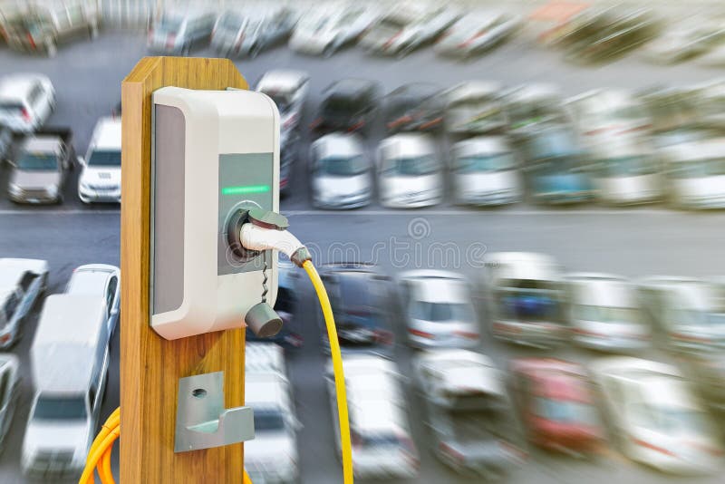 Elektrisch voertuig die Ev-post belasten met stop van de levering van de machtskabel voor Ev-auto op vele achtergrond van het aut