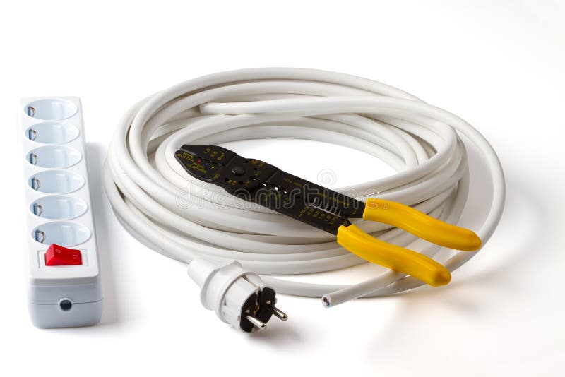 Elektrische kabel, draadafbijtmiddel, stop en contactdoos royalty-vrije stock foto's Elektrische kabel, draadafbijtmiddel, stop en contactdoos royalty-vrije stock foto's