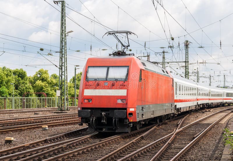Elektrisk lokomotiv med passageraredrevet i Cologne royaltyfria foton Elektrisk lokomotiv med passageraredrevet i Cologne royaltyfria foton