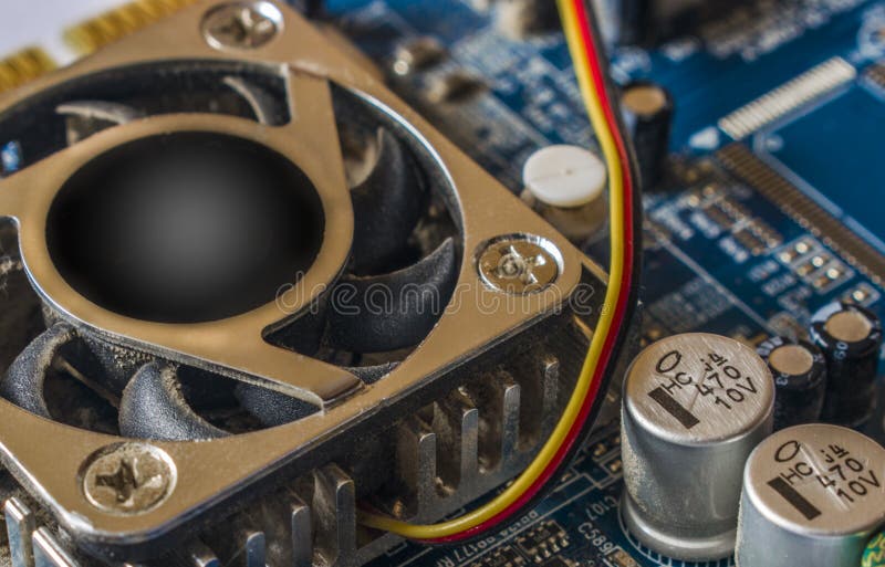 Elektronicznego obwodu deska z procesorem i elektrotechnicznymi elementami obrazy stock Elektronicznego obwodu deska z procesorem i elektrotechnicznymi elementami obrazy stock