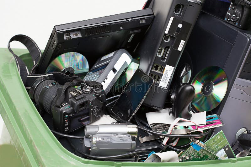 Elektronik im Mülleimer