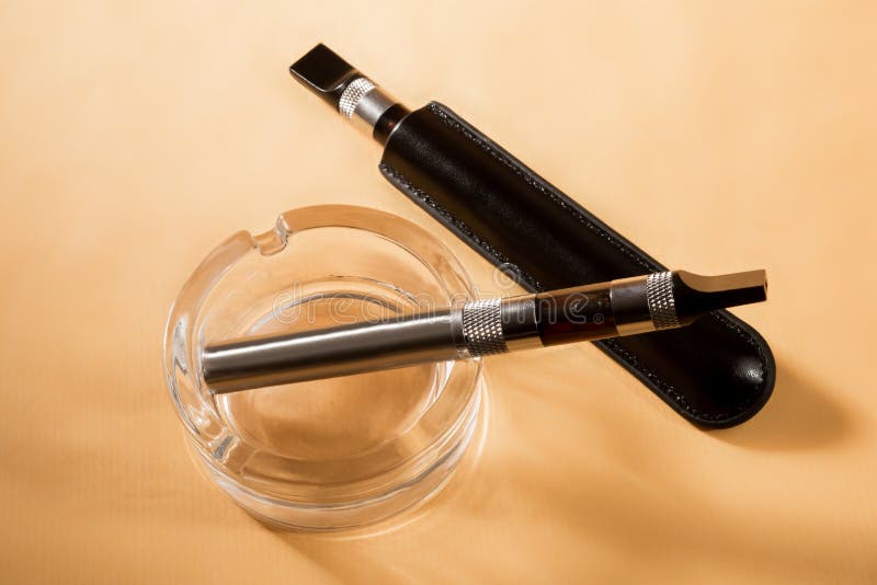 Elektroniska cigaretter arkivbilder Elektroniska cigaretter arkivbilder