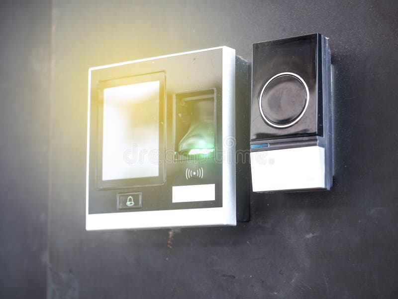 Elektroniskt maskin och fingeravtryck för dörråtkomstskyddsystem med nummerlösenorddörren arkivbilder Elektroniskt maskin och fingeravtryck för dörråtkomstskyddsystem med nummerlösenorddörren arkivbilder