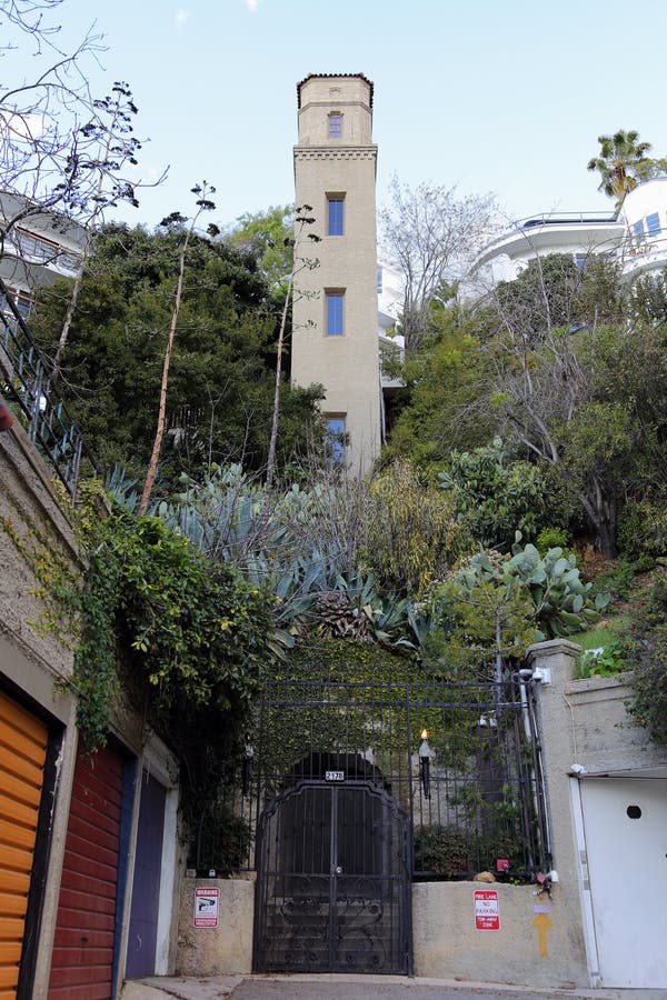Elevador de la alta torre en Hollywood, CA, los E.E.U.U. encima del cierre foto de archivo libre de regalías Elevador de la alta torre en Hollywood, CA, los E.E.U.U. encima del cierre foto de archivo libre de regalías