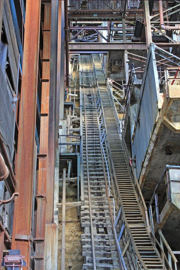 Elevador seguido minero foto de archivo. Imagen de maquinaria 124367364