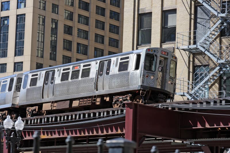 Elevated commuter train in Chicago